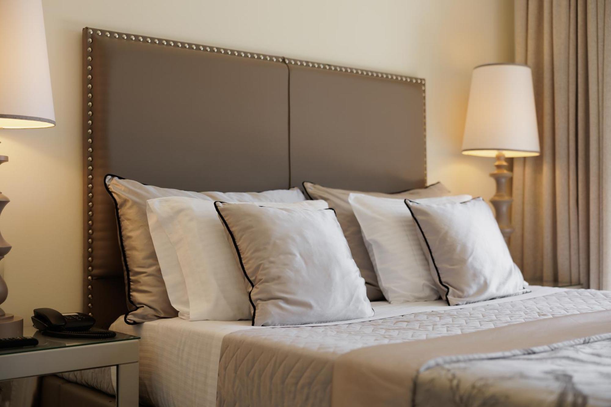 Rodostamo Hotel & Spa- Adults Friendly Kommeno  Exterior foto A bed with a headboard