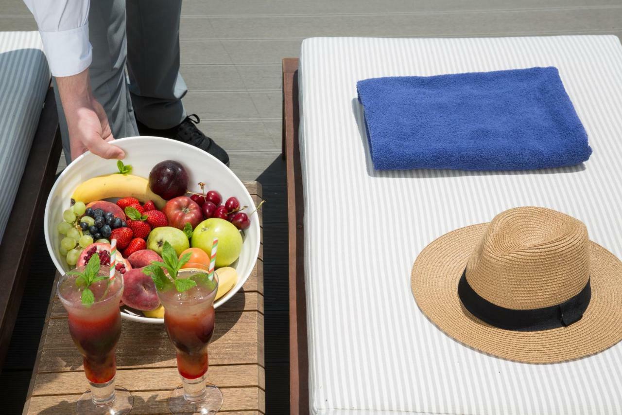 Rodostamo Hotel & Spa- Adults Friendly Kommeno  Exterior foto A butler serving fruit